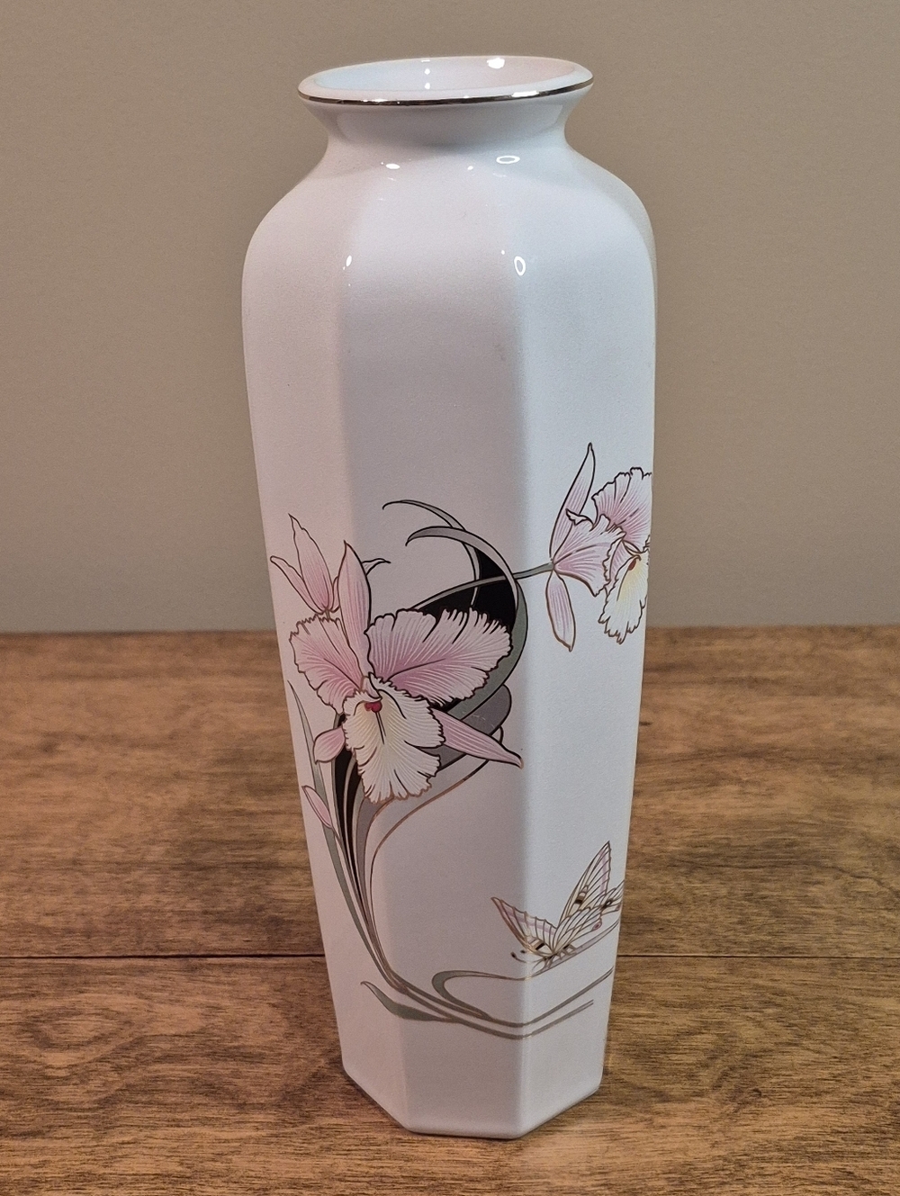 VINTAGE 1980s Fine China White Vase with Beautiful Floral Butterfly Pattern